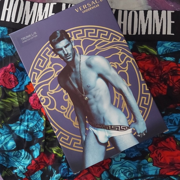 Versace Trunk - Picture 7 of 9